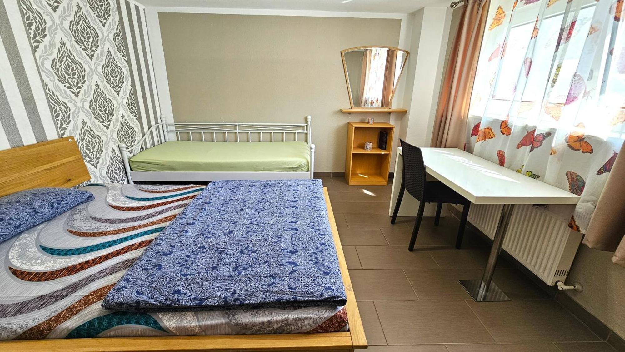 Gruendauer Monteurwohnung/Studentenwohnung ภายนอก รูปภาพ