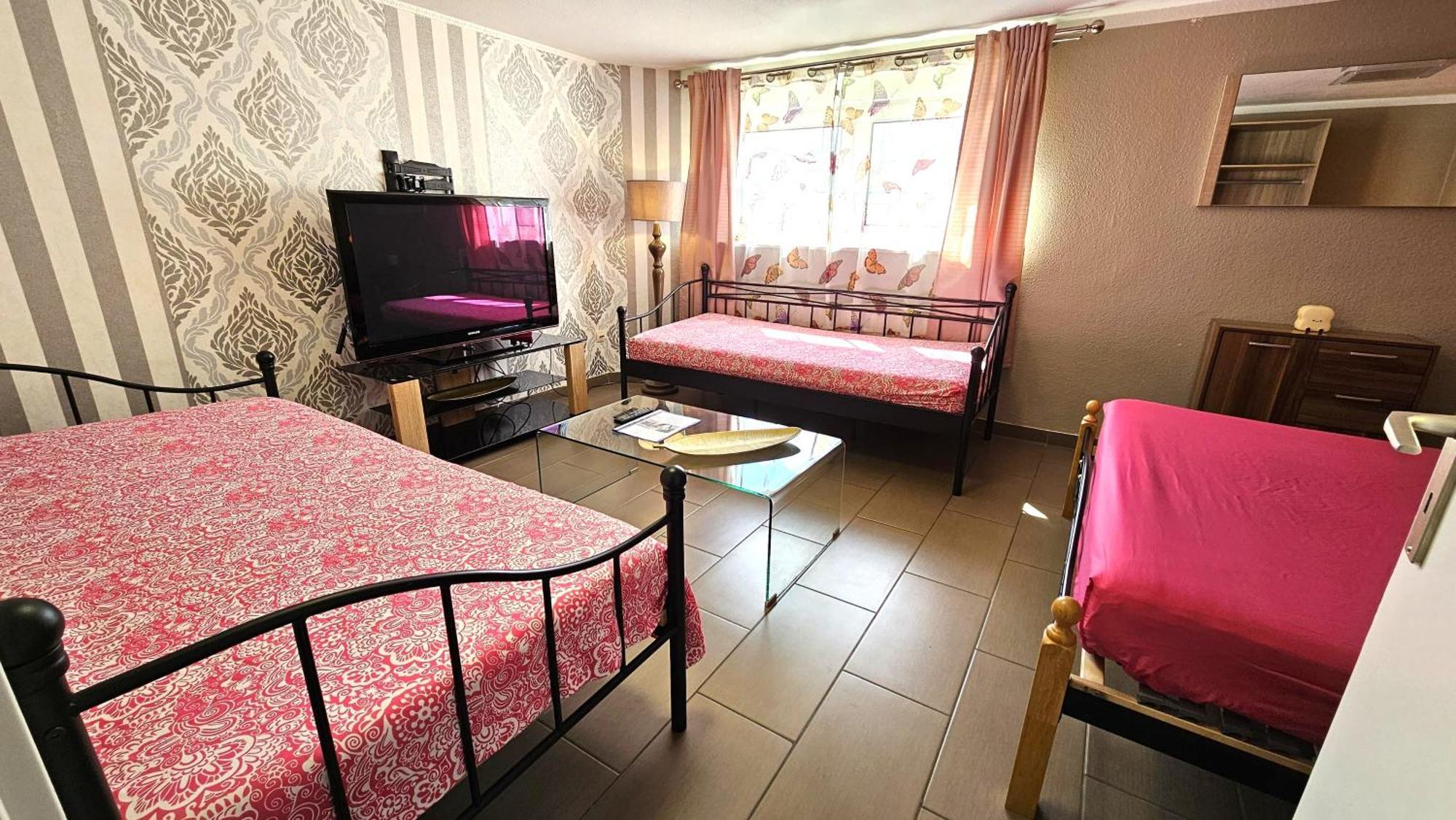 Gruendauer Monteurwohnung/Studentenwohnung ภายนอก รูปภาพ